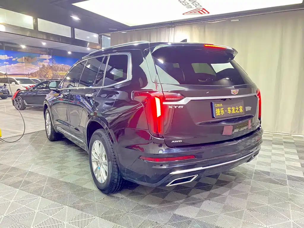 CADILLAC XT6