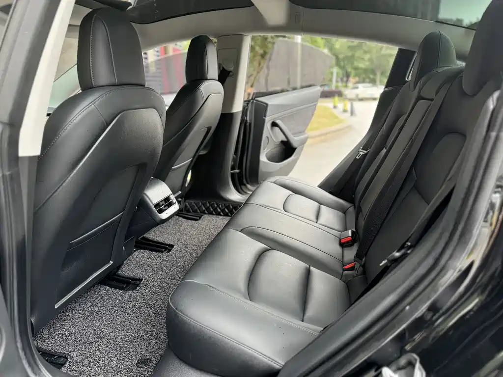 Tesla Model 3 - фото 4