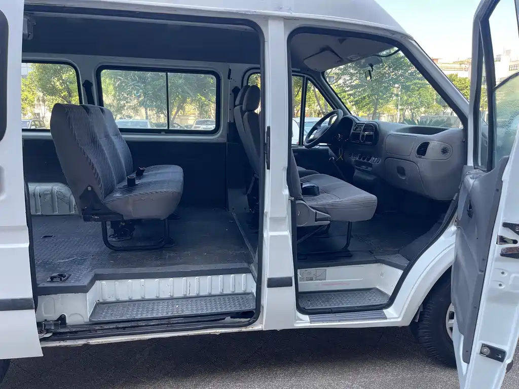 Ford Transit Classic — миниатюра 10