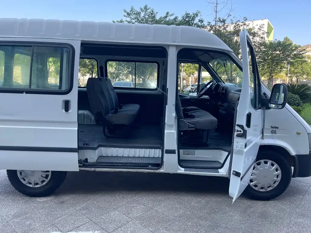 Ford Transit Classic — миниатюра 11