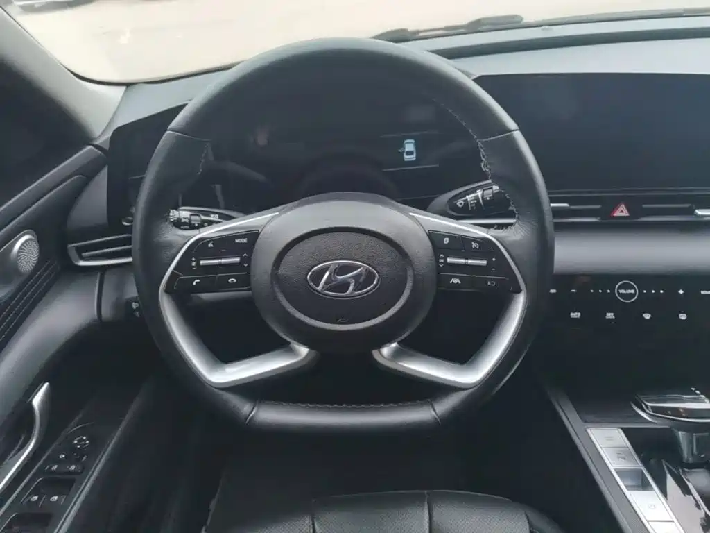 Hyundai Elantra — миниатюра 11
