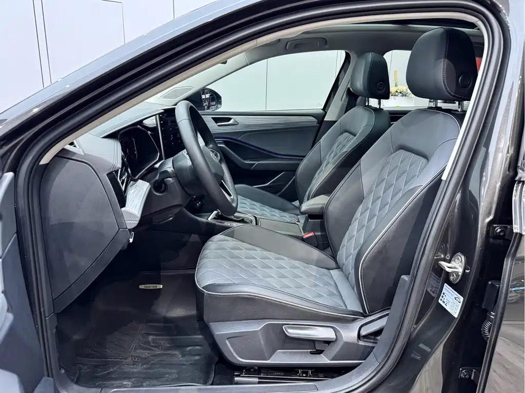 Volkswagen Sagitar 2023 300TSI DSG