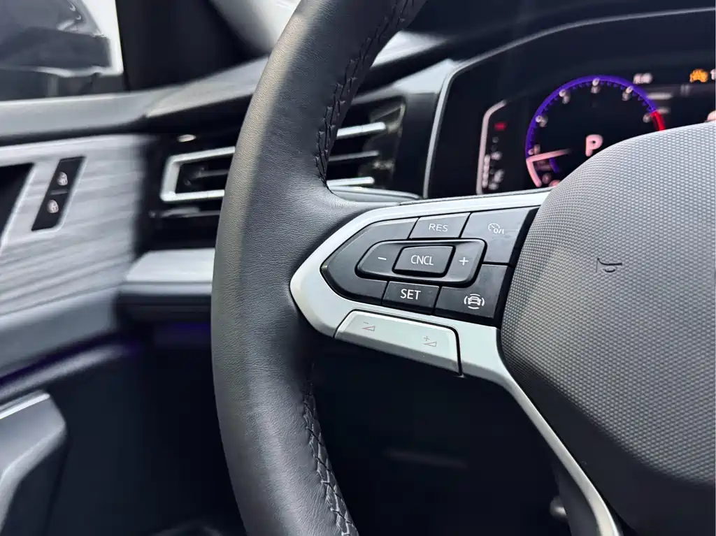 Volkswagen Sagitar 2023 300TSI DSG