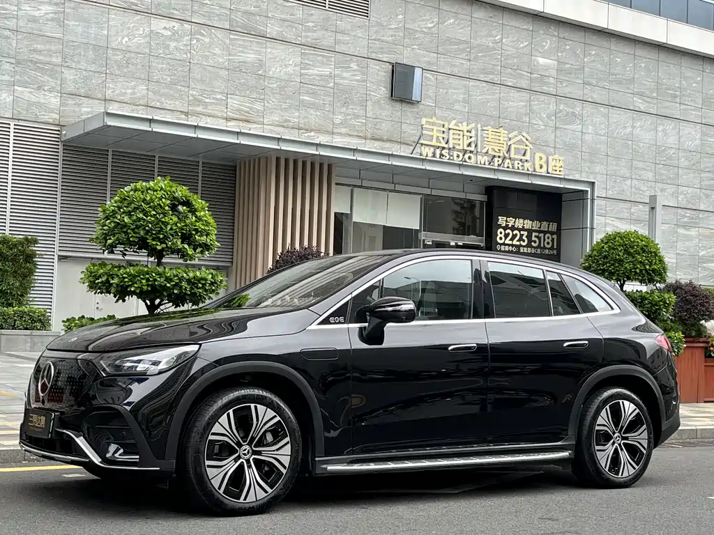 Mercedes-Benz EQE SUV 2025