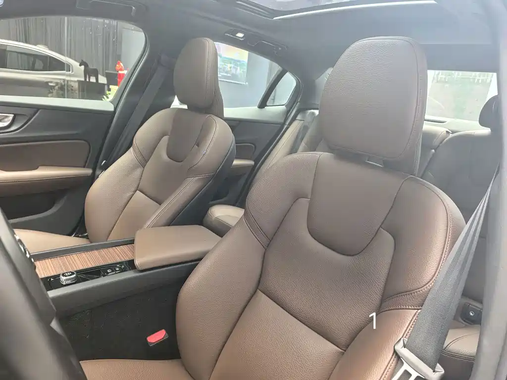 Volvo S60 2025 B4 Luxury