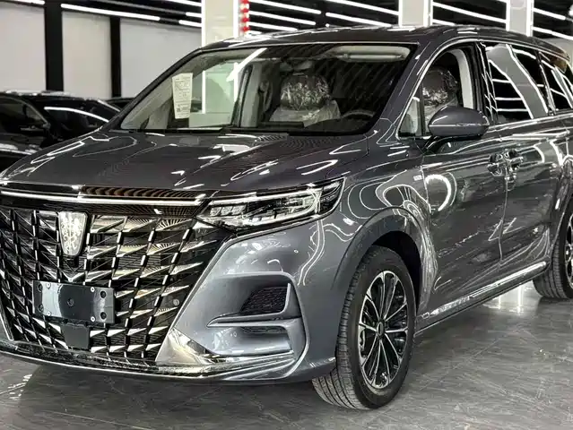Roewe iMAX8