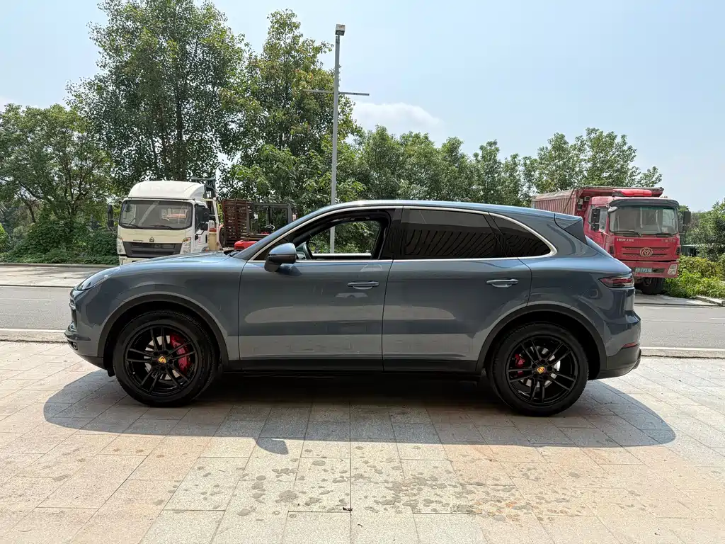 Porsche Cayenne — миниатюра 4