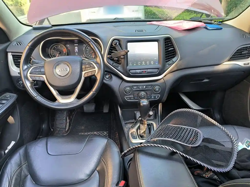 Jeep Cherokee — миниатюра 11