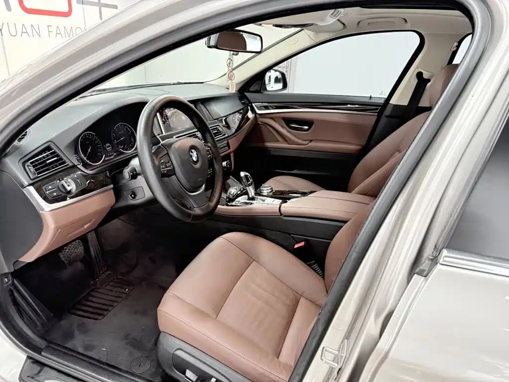 BMW 5 Series — миниатюра 8