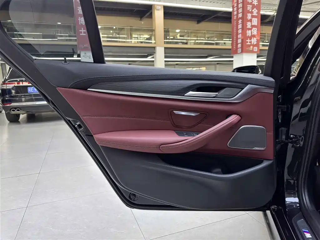 BMW 5 Series — миниатюра 13