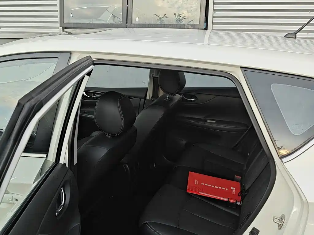 Nissan Tiida — миниатюра 11