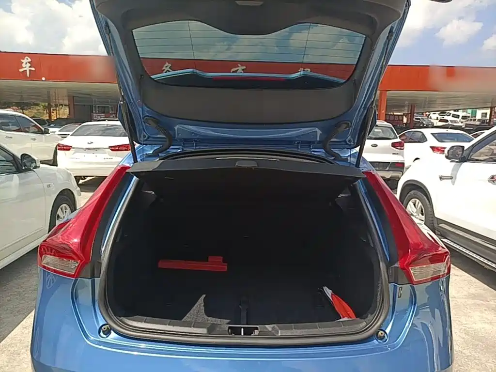 Volvo V40 — миниатюра 19