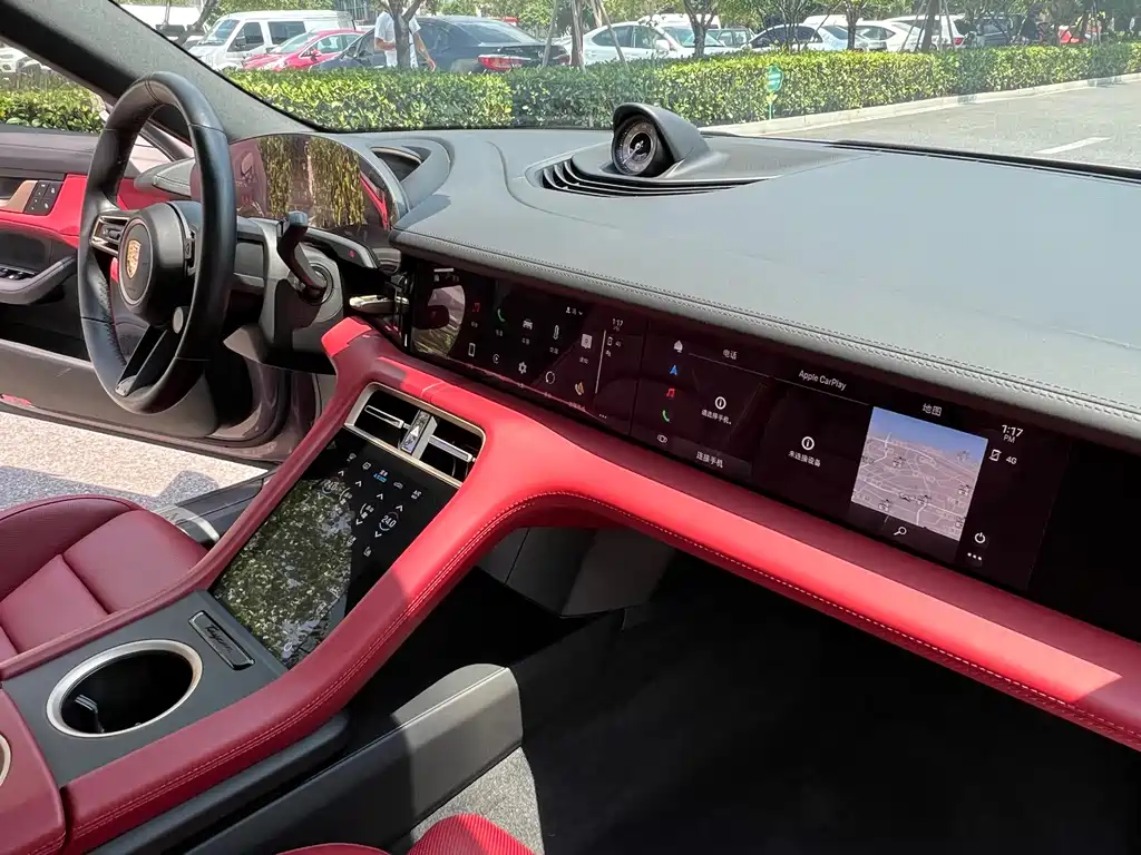 Porsche Taycan — миниатюра 6