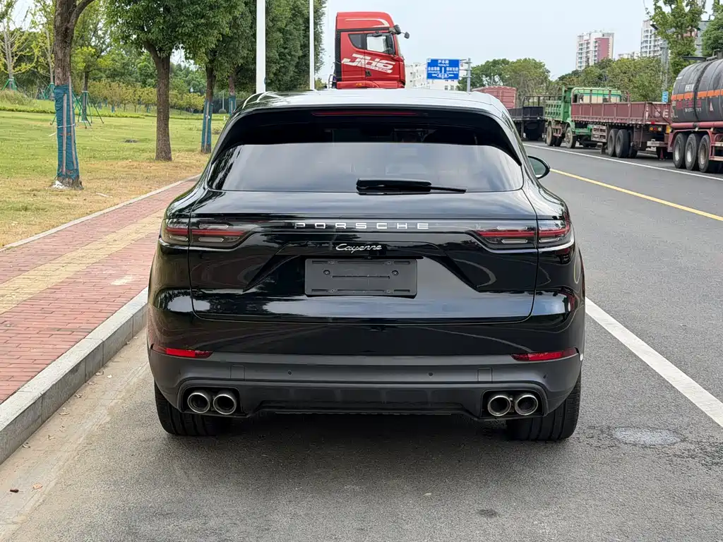 Porsche Cayenne — миниатюра 6