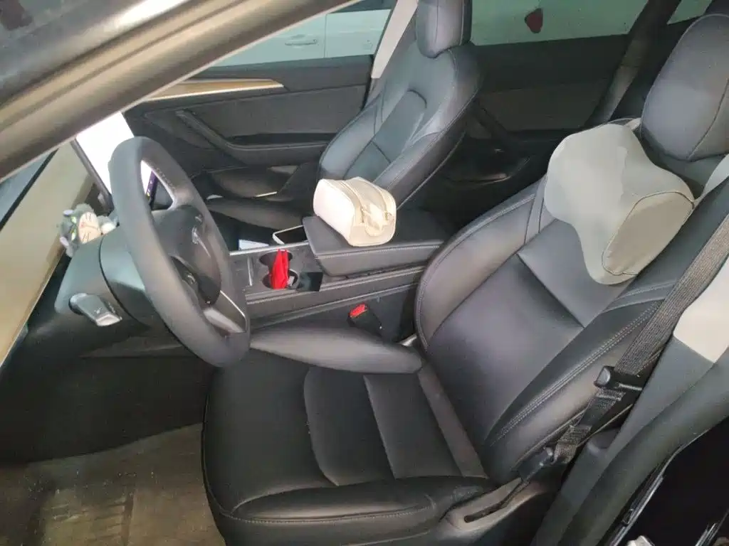 Tesla Model Y — миниатюра 8