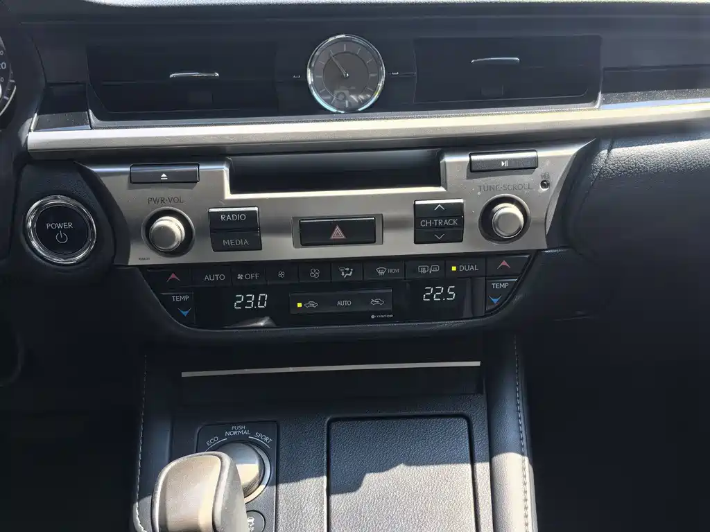 Lexus ES — миниатюра 17