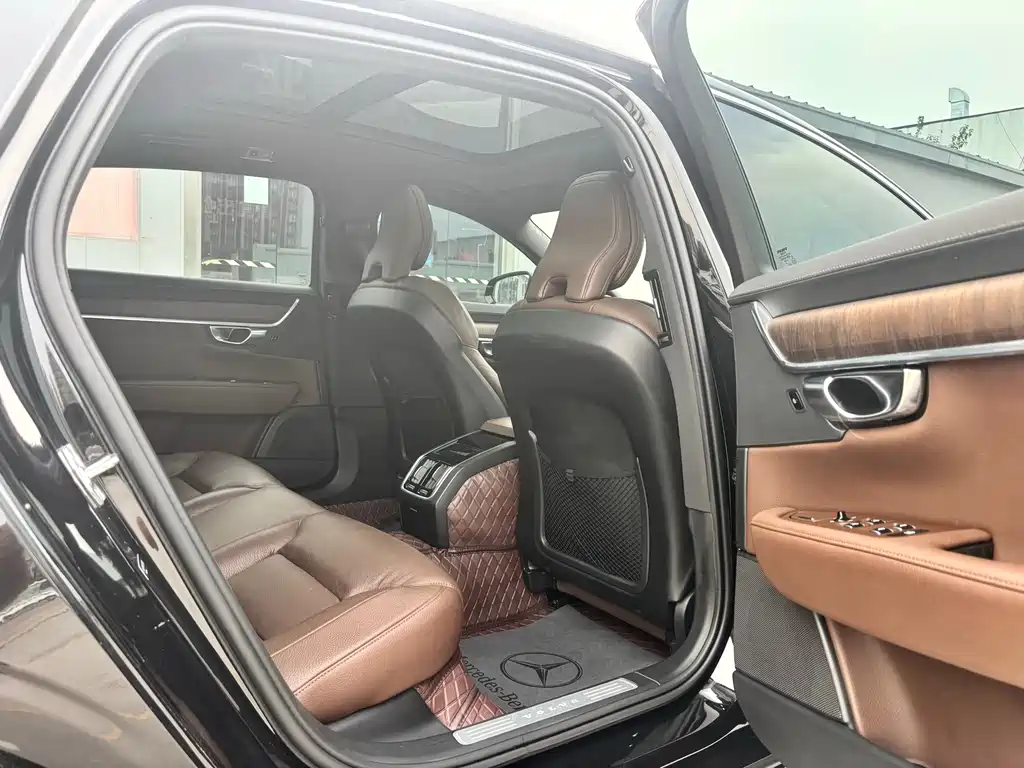 Volvo S90 — миниатюра 11