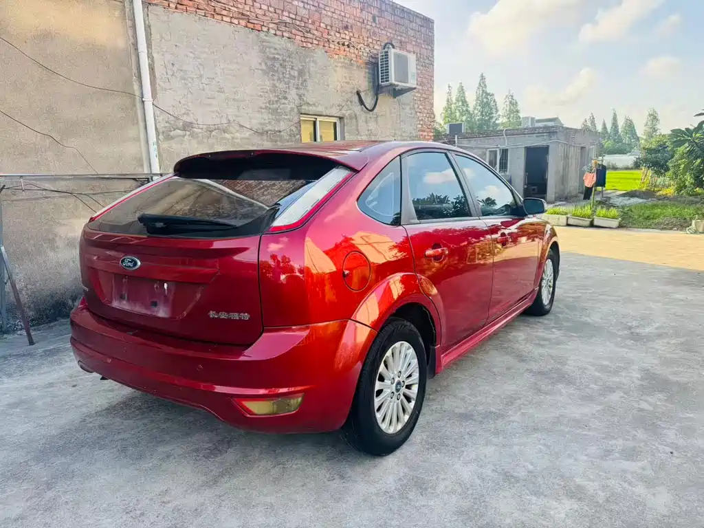 Ford Focus 2013 1.8L AT