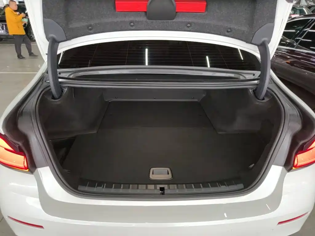 BMW 5 Series New Energy — миниатюра 19