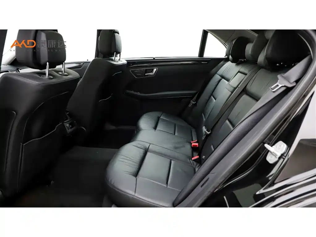 Mercedes-Benz E-Class — миниатюра 7
