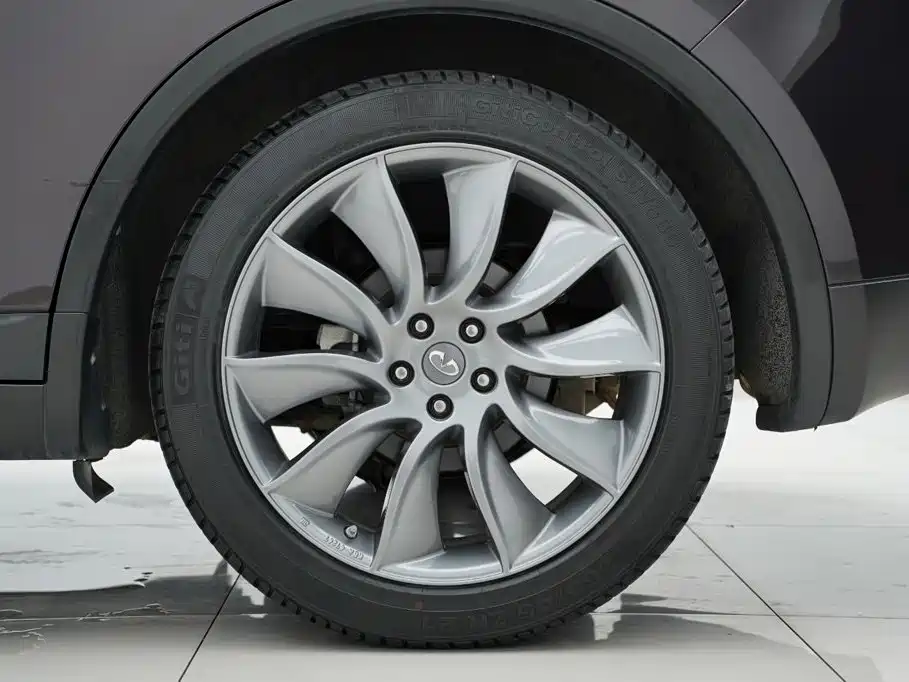 Infiniti QX70 — миниатюра 48