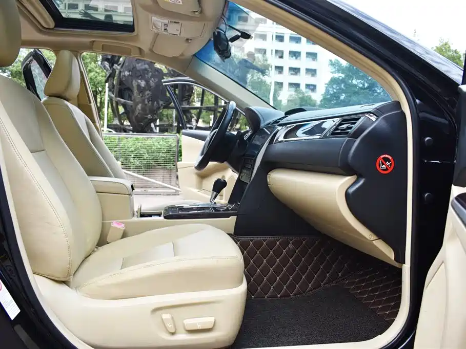 Toyota Camry 2015 2.0G Lead