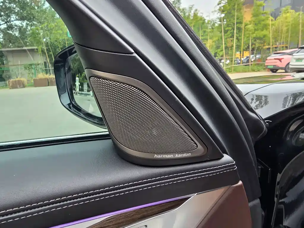 BMW 7 Series — миниатюра 7