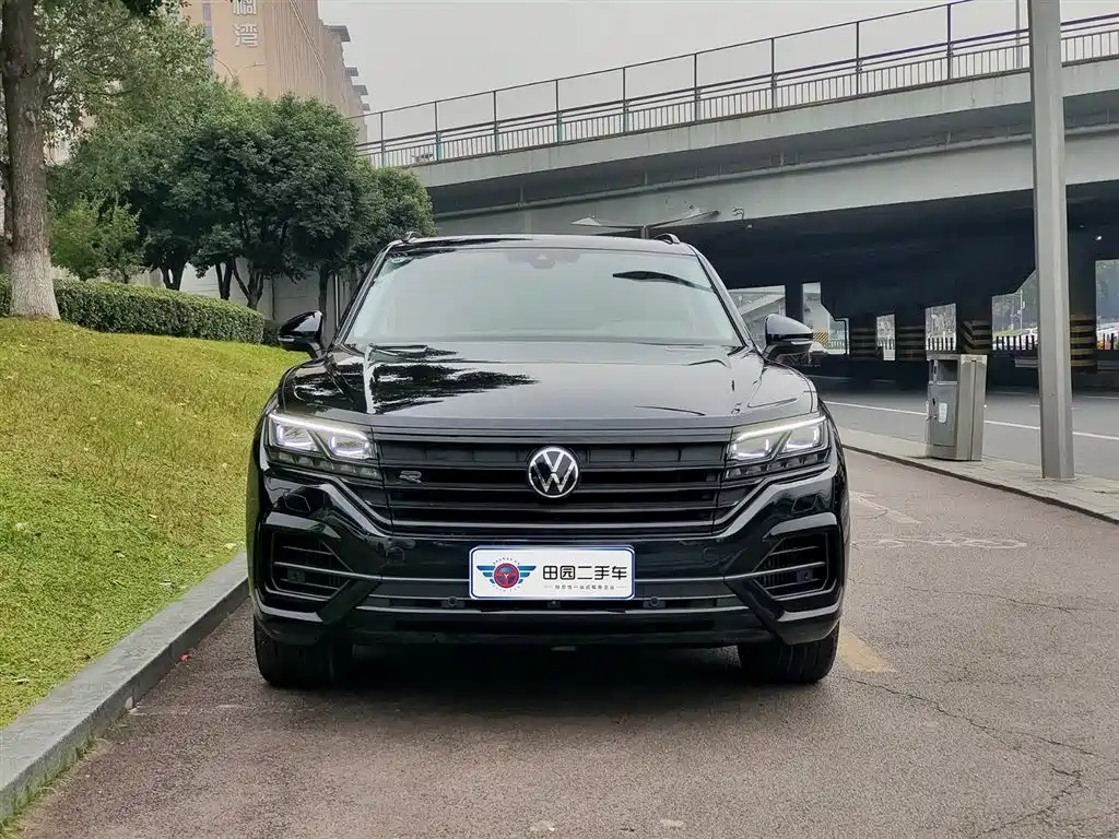 VOLKSWAGEN TOUAREG