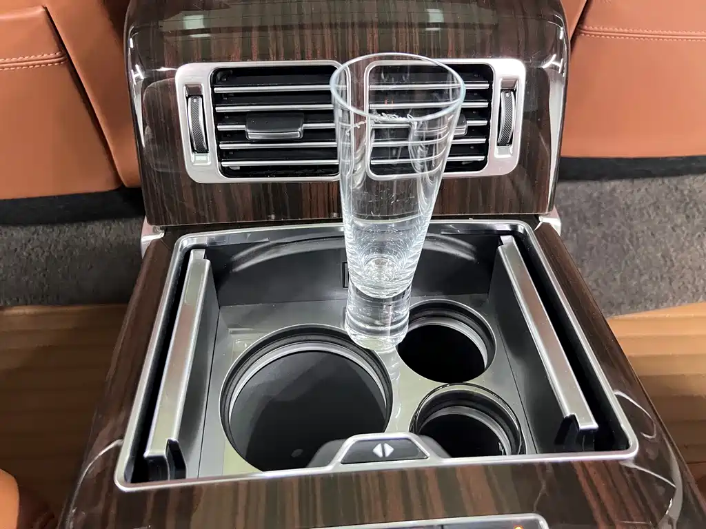 Land Rover Range Rover — миниатюра 35