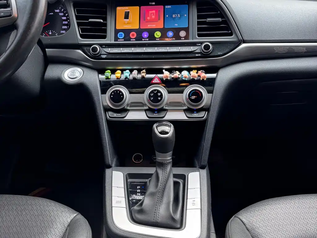 Hyundai Elantra — миниатюра 10