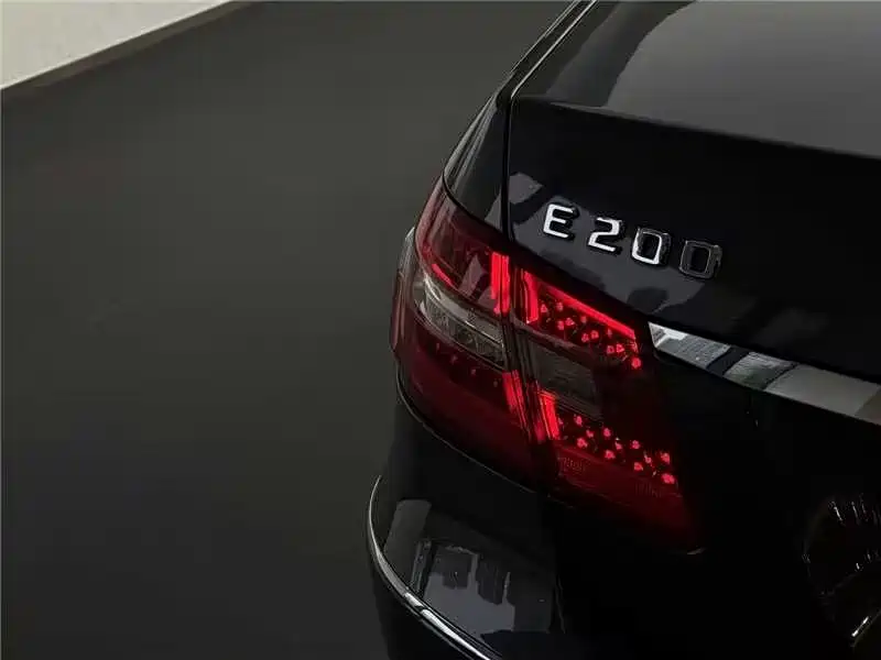 Mercedes-Benz E-Class (Import) — миниатюра 10