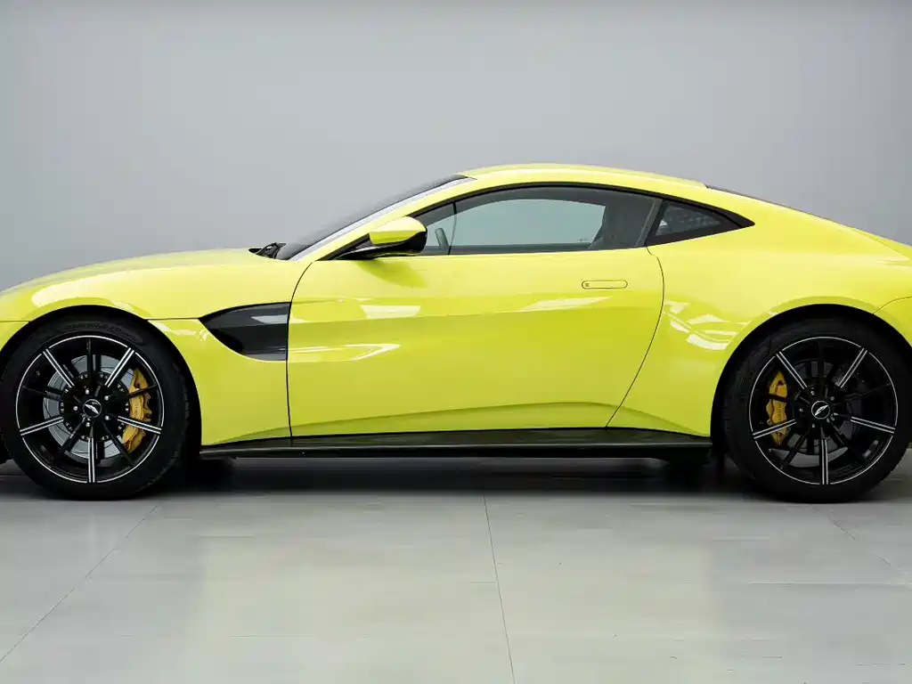 Aston Martin V8 Vantage — миниатюра 7