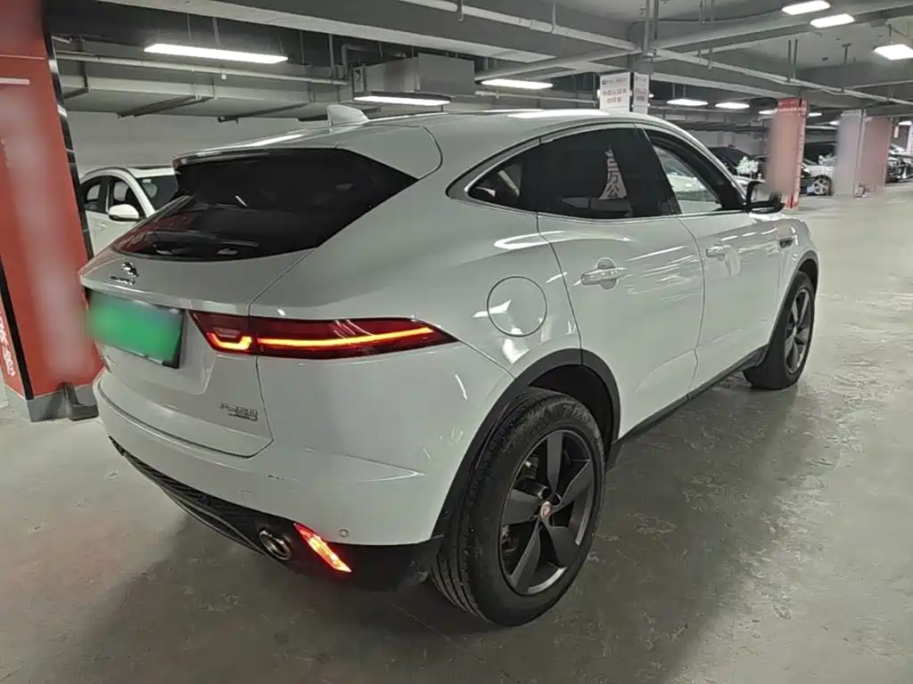 Jaguar E-PACE — миниатюра 7