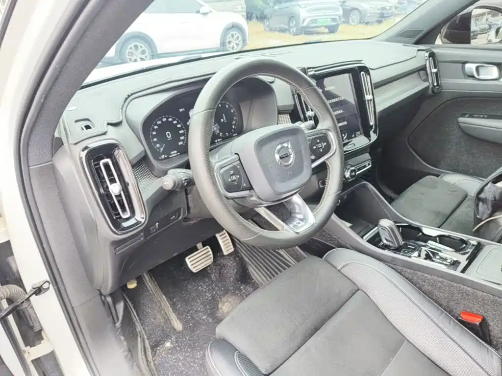 Volvo XC40 — миниатюра 10