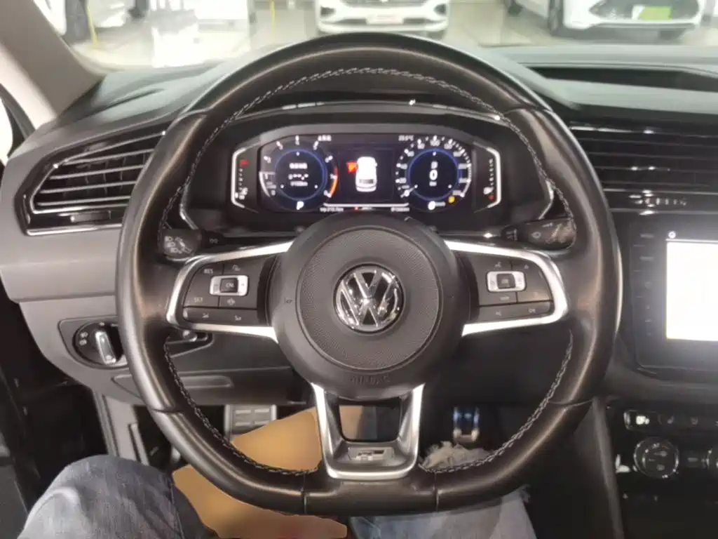 Volkswagen Tiguan L — миниатюра 11