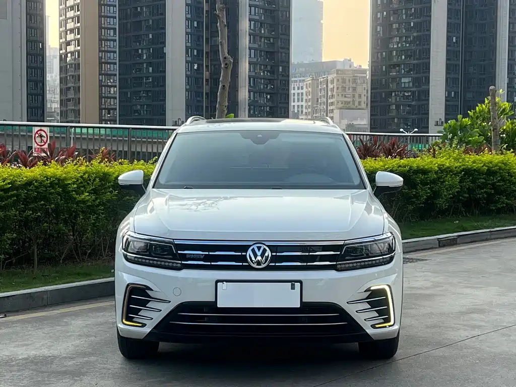 Volkswagen Tiguan L PHEV — миниатюра 2