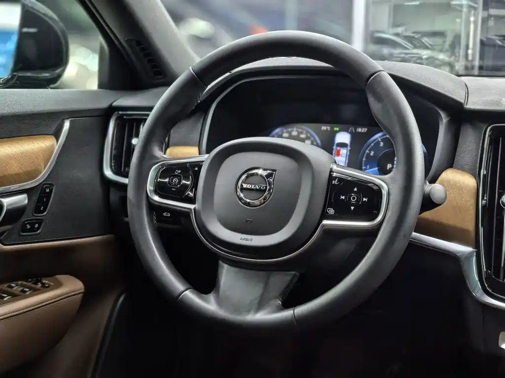 Volvo S90 — миниатюра 20