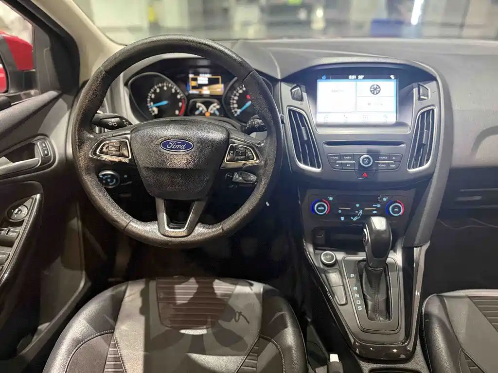 Ford Focus 2018 EcoBoost 180 AT Elite