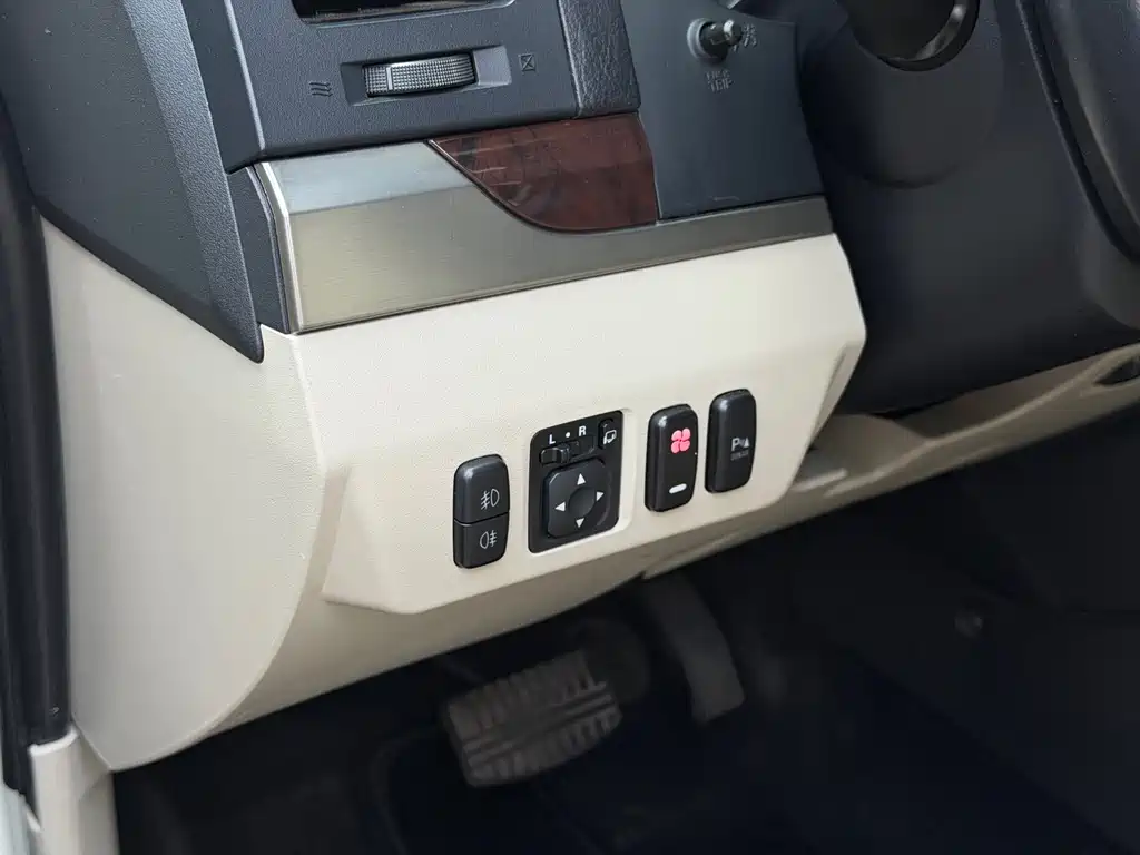 Mitsubishi Pajero (Import) — миниатюра 14