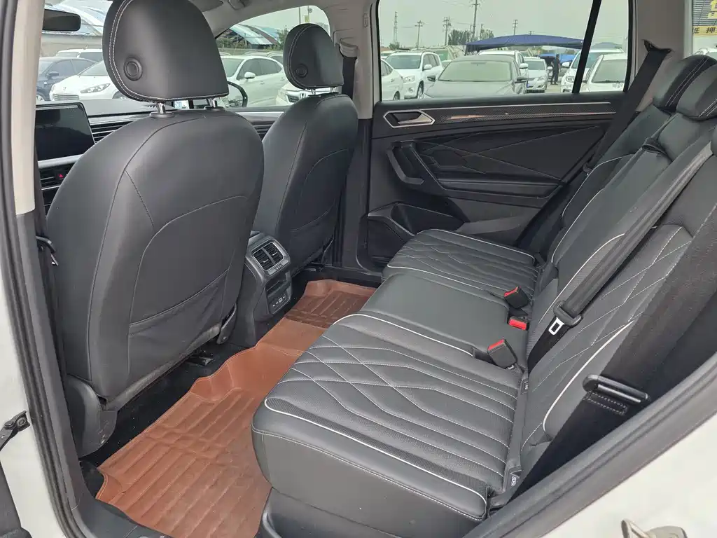 Volkswagen Tiguan L — миниатюра 5
