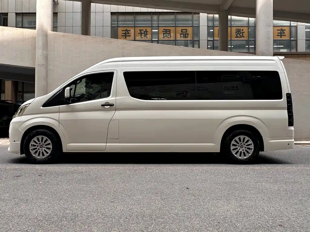 Toyota Hiace — миниатюра 3
