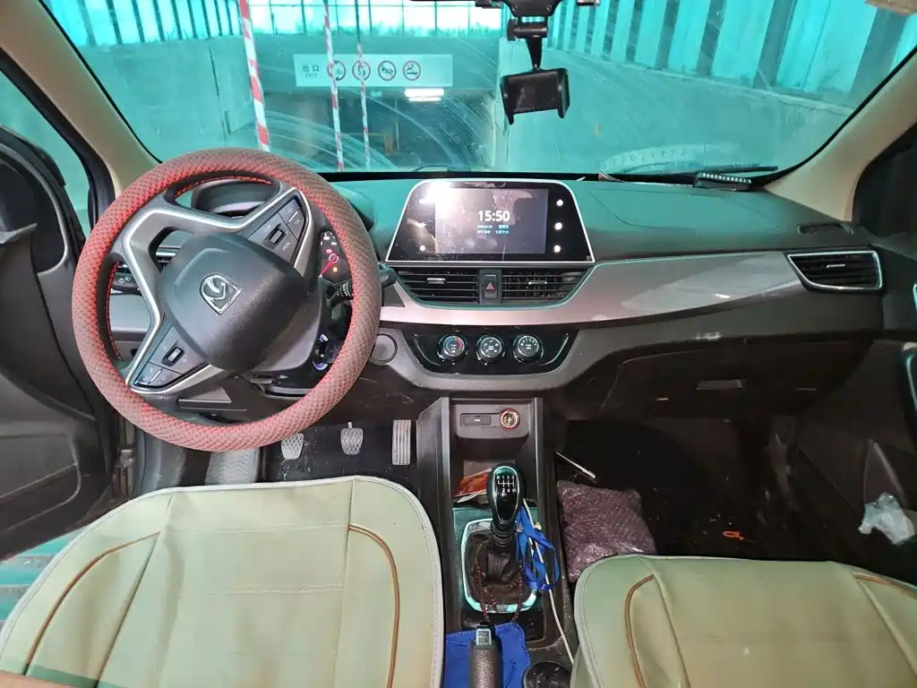 Baojun 310W — миниатюра 5