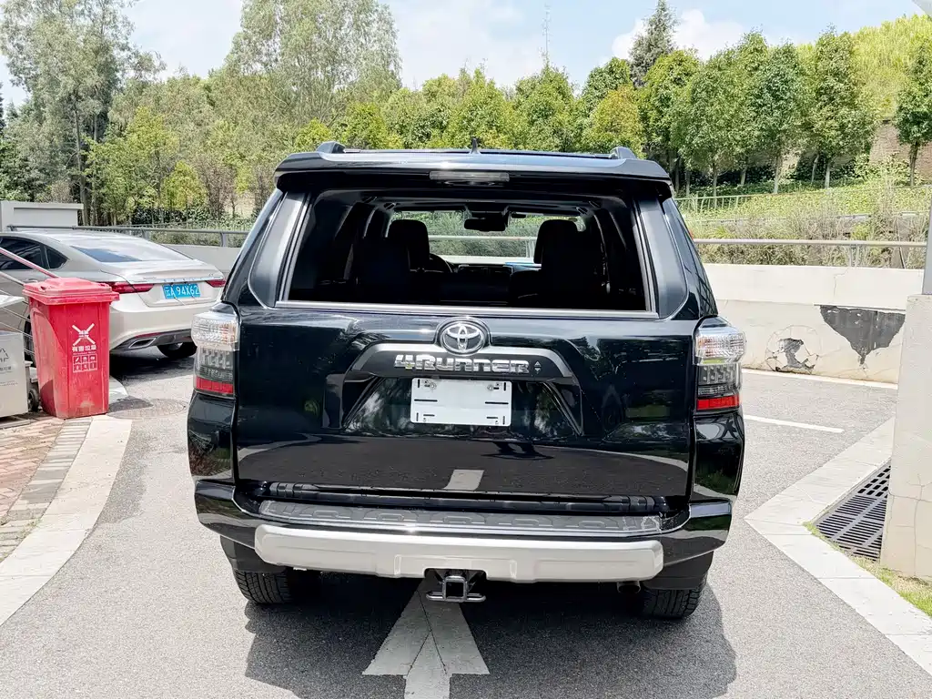 Toyota 4Runner — миниатюра 18
