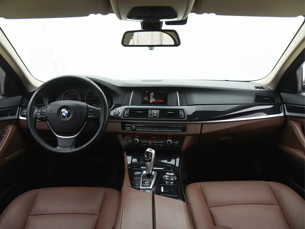BMW 5 Series — миниатюра 12