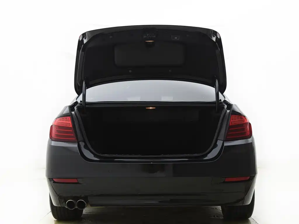 BMW 5 Series — миниатюра 9