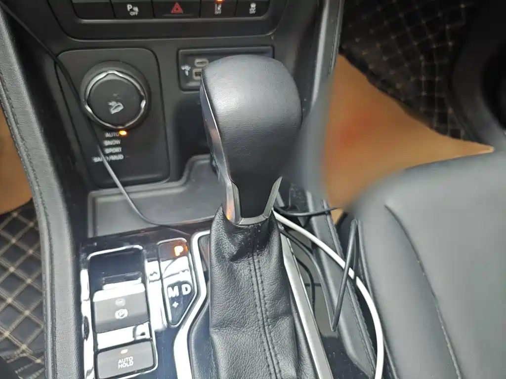 Jeep Grand Commander — миниатюра 7