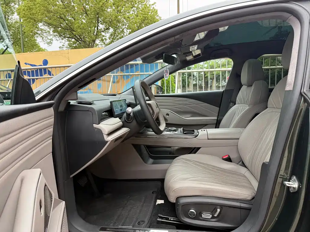 Geely Galaxy Galaxy 8 8 2025 130km EM-i Premium