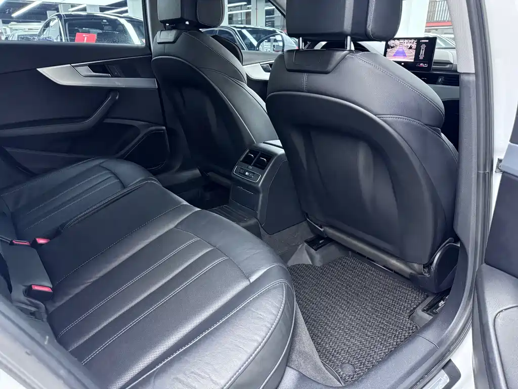 Audi A4L — миниатюра 12