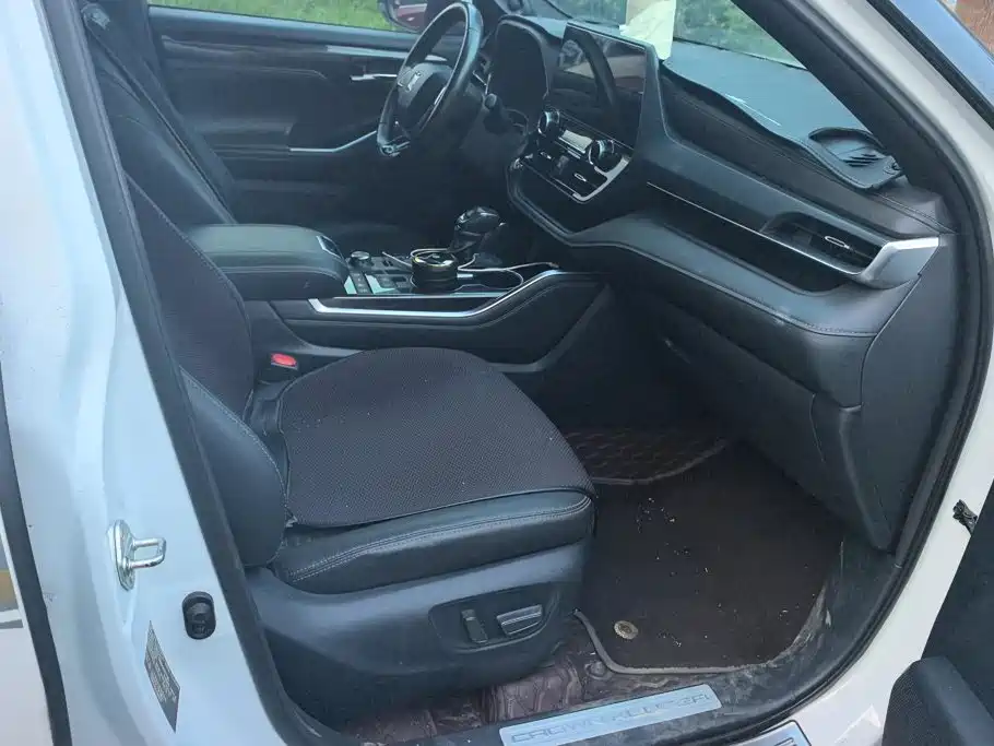 Toyota Crown Kluger — миниатюра 8