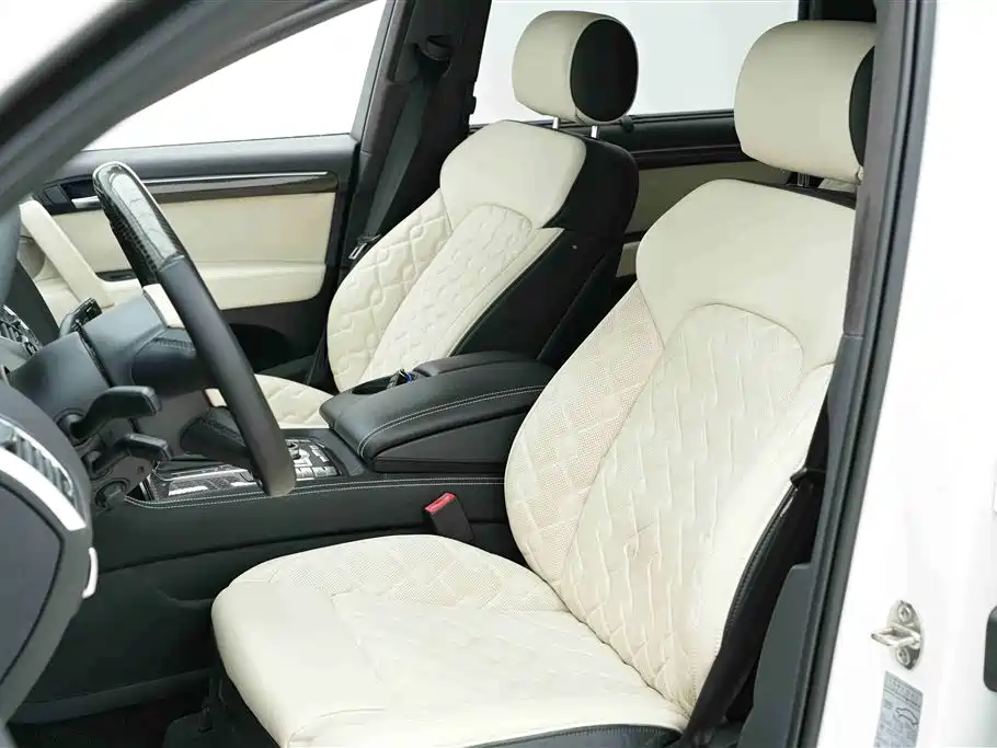 Audi Q7 2010 6.0 V12 TDI Flagship